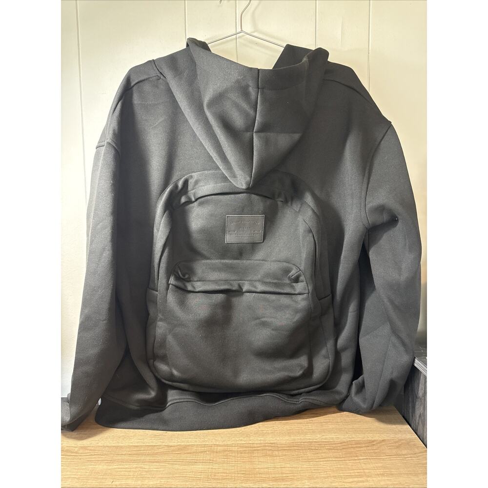 Men’s Travel Hoodie with Built-In Backpack Black Zip Up Jacket New Size 2 DD2